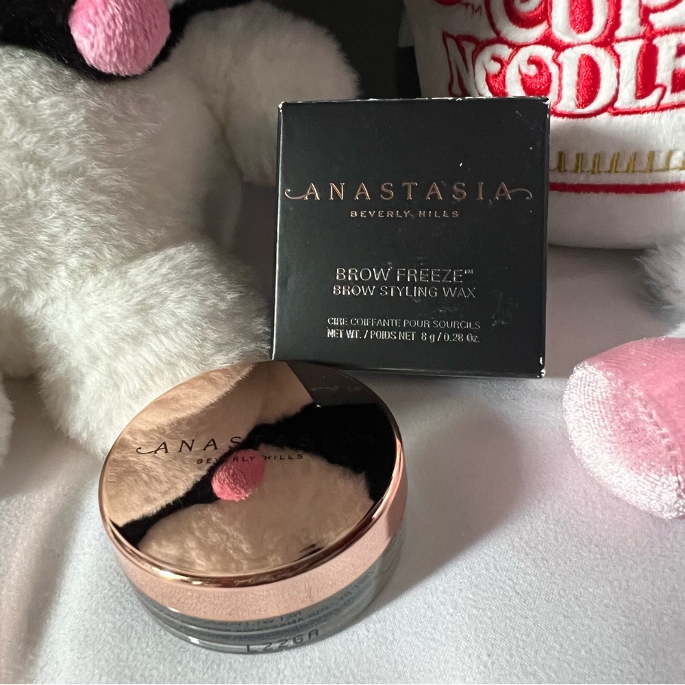 TRENDING NWB Anastasia Brow Freeze
